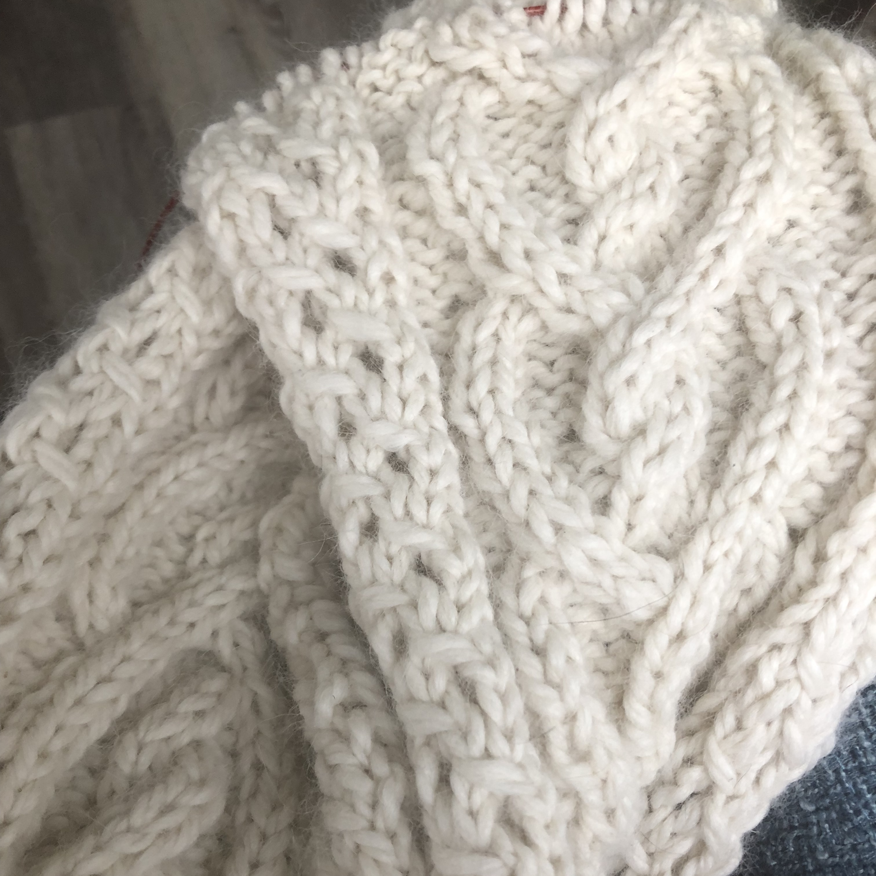 Heart cable scarf